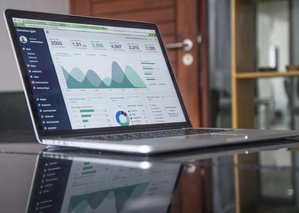 Analítica y métricas digitales para optimizar SEO y GEO de una tienda online